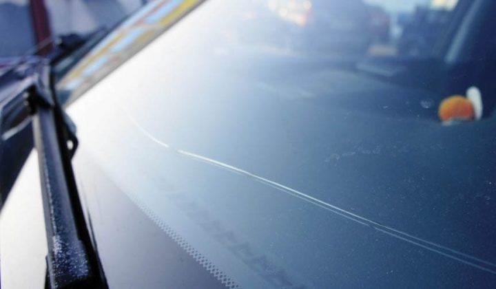 damage-on-the-edge-windshield-720x420-4953068-6929952