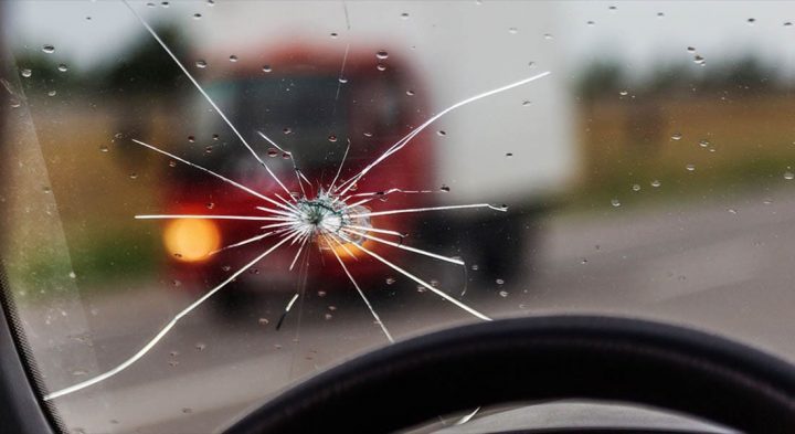 car-windshield-damage-720x393-6663590-4861816